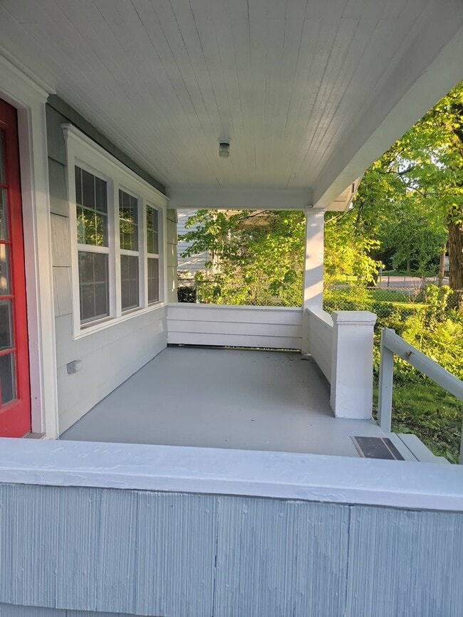 Building Photo - 275 Goodview Ave