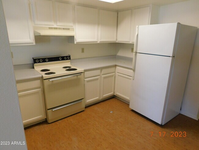 Foto del edificio - 8119 W Desert Cove Ave