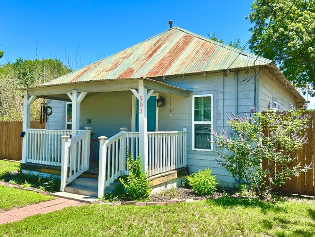 Building Photo - 503 Pecan St