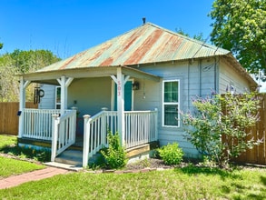 Building Photo - 503 Pecan St