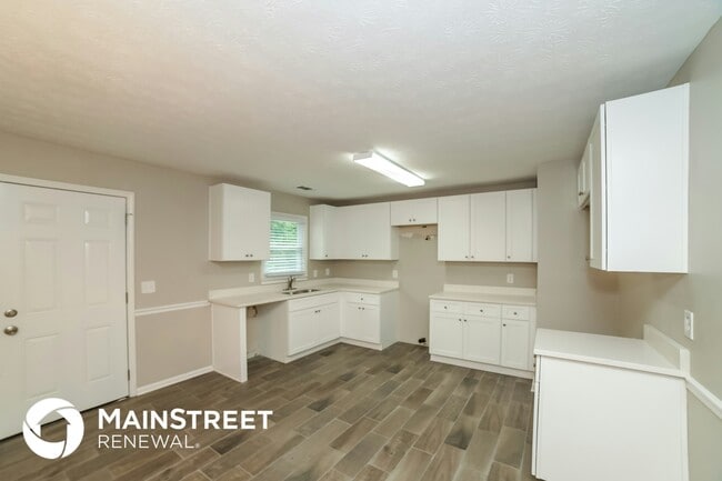 Building Photo - 8218 Lakeview Dr SW