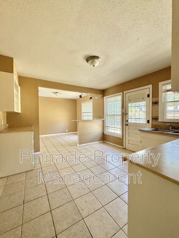 Foto del edificio - 2632 W Avenue N