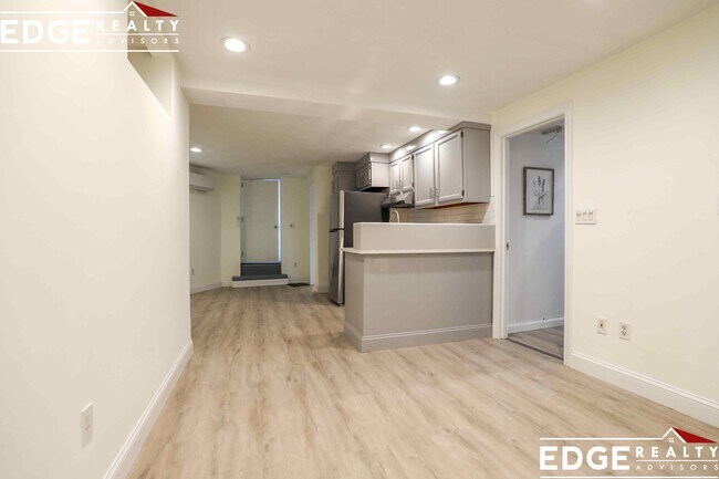 Building Photo - 104 Langdon Ave