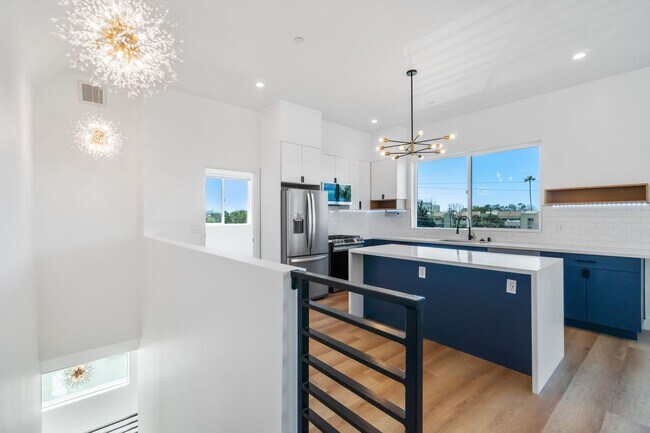 Building Photo - Brand New! $1000 April move in credit!! Br...