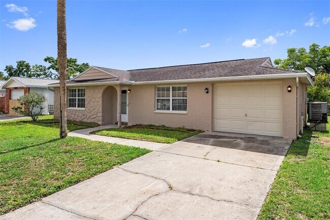 Building Photo - 9740 Lamantin Dr