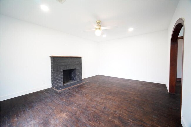 Building Photo - 908 Eleanor St