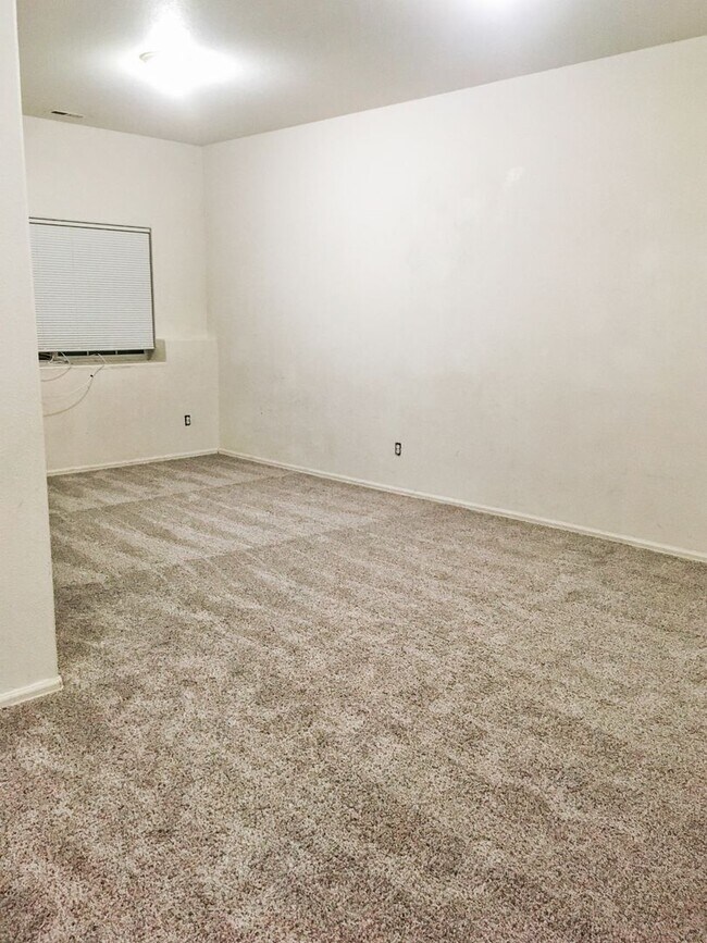 Foto del edificio - 3 Bedroom 3 Bath Rancher Town Home 2 Car G...