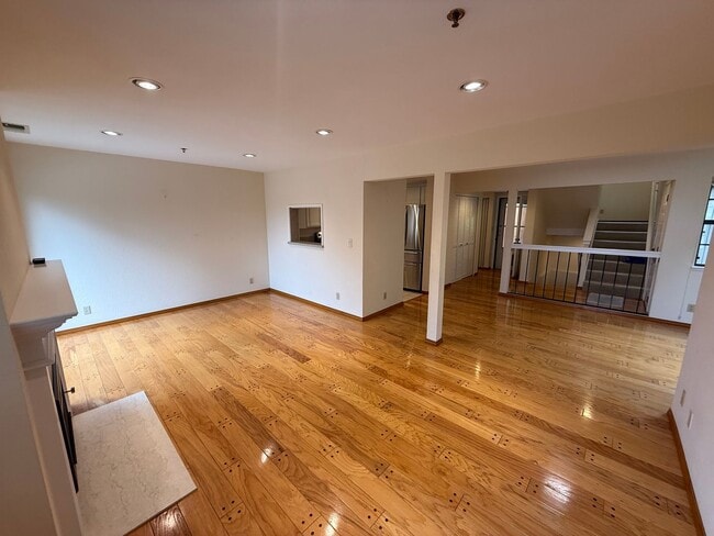 Foto del edificio - LARGE TWO BEDROOM TWO AND HALF BATH, QUAIL...