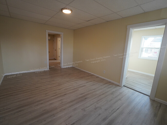 Building Photo - 2546 N Broadway Ave