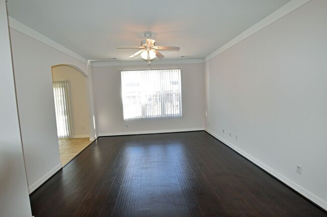 Foto del edificio - 3 BR, 2 1/2 BA, 2-Car, 1885 SF Townhouse, ...