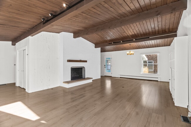 Building Photo - 537 County Line Rd