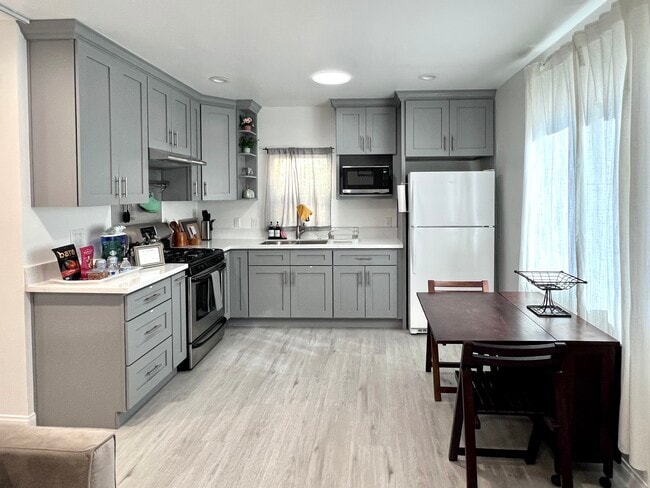 Building Photo - 328 S Pickering Way