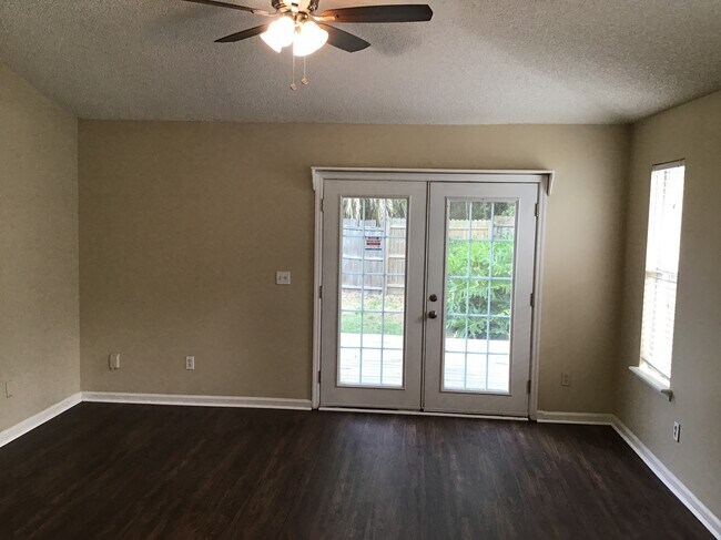 Foto del edificio - 2073 W Featherwood Drive