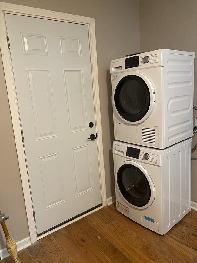 Washer/Dryer (in-unit) - 420 Cardigan Cir SW