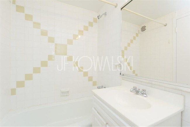 Foto del edificio - 160 Bleecker St
