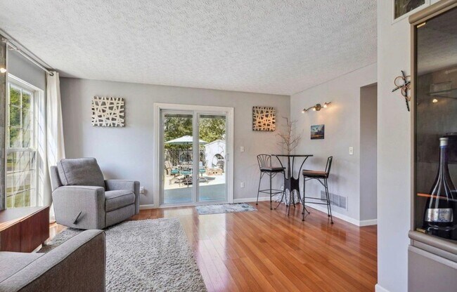 Foto del edificio - 9126 Ellersly Dr