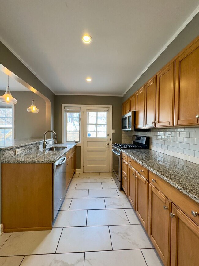 Foto del edificio - Charming 3 Bedroom/1 Bathroom Townhome with In-Unit Laundry in Parkville, MD!