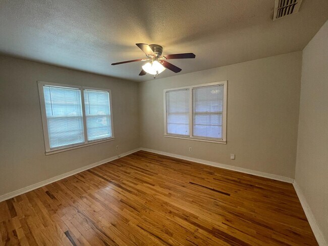 Foto del edificio - 2507 Kenosha Ave
