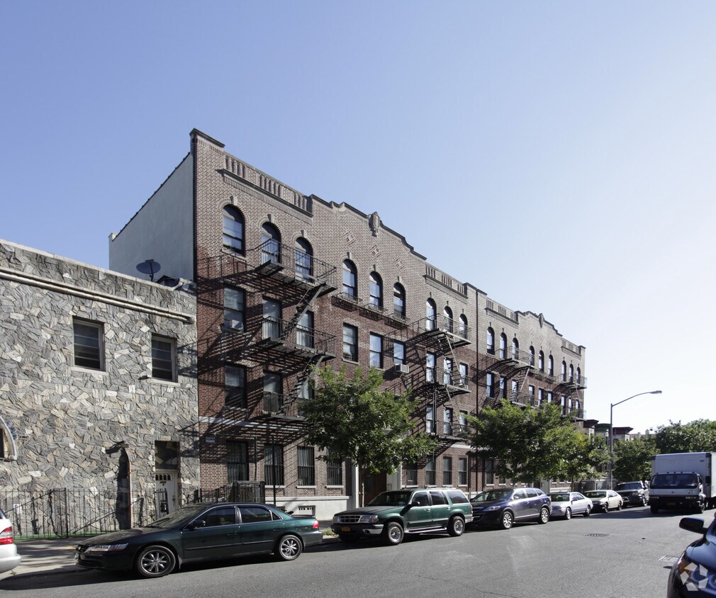 Building Photo - Bk 2 - M