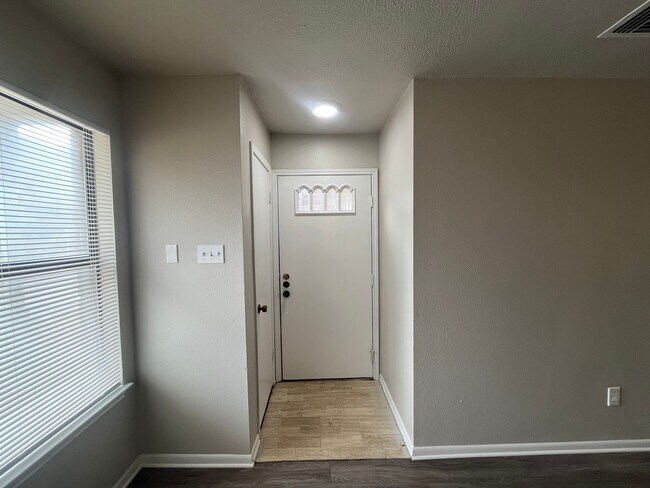 Foto del edificio - 6314 Cambridge Dr