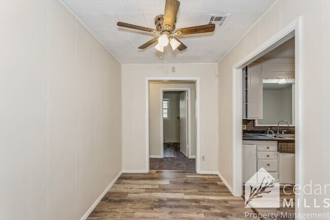 Foto del edificio - Over 1300 sq. feet in East Central Wichita