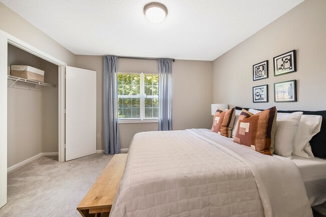 Building Photo - The Retreat at Concord Apartments