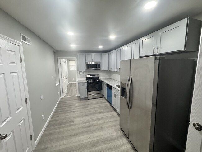 Foto del edificio - 3230 N Newkirk St