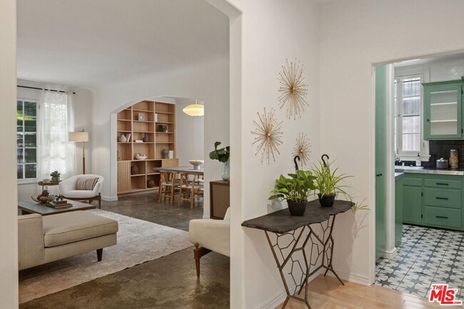 Foto del edificio - 1345 Hayworth Ave