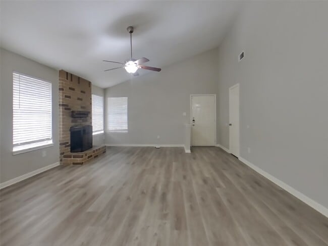 Foto del edificio - 14202 Clear Forest Dr
