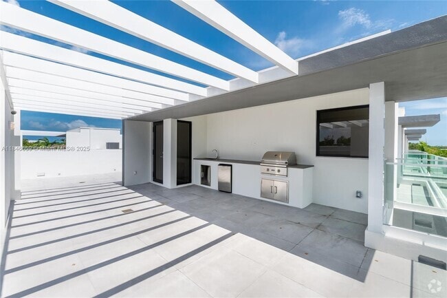 Building Photo - 3270 Bird Ave