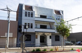 Building Photo - 1420 Flower St