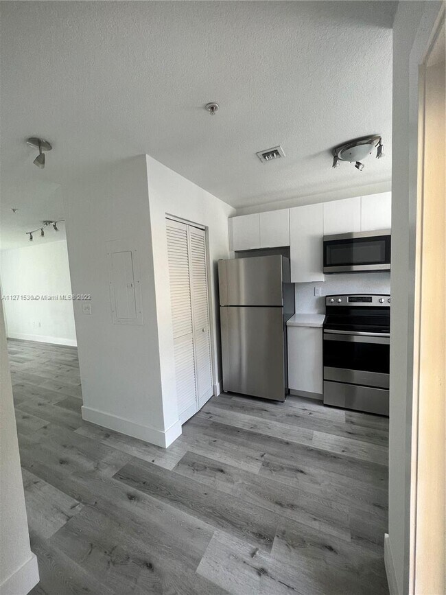 Foto del edificio - 2054 NE 167th St  3-122 North Miami Beach ...