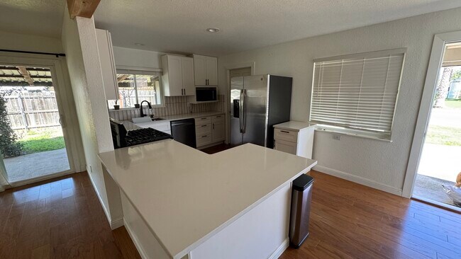 Foto del edificio - 1787 Pinon Ave