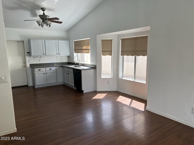 Foto del edificio - 8 W Marco Polo Rd