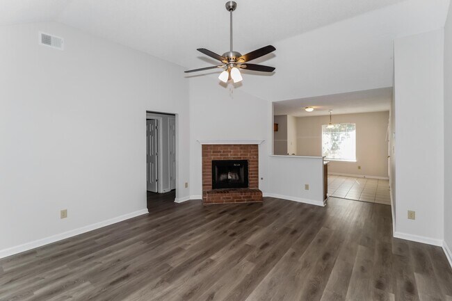 Building Photo - 7033 Ireland Dr