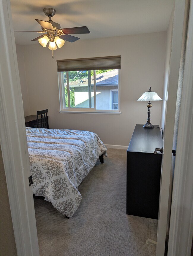 Foto del edificio - 2652 Hillcrest Ave