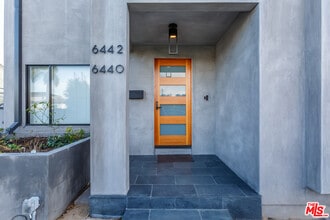Building Photo - 6440 W 87th Pl