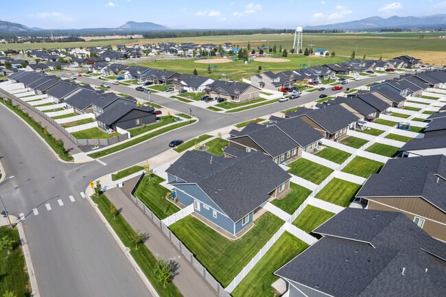 Building Photo - Majestic Villas