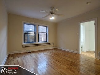 Building Photo - 546 W Wellington Ave