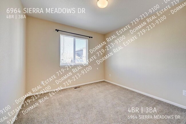 Building Photo - Updated and Open 4 Bedroom, 3 Full Bath Ho...