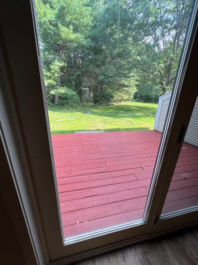 Building Photo - 70 Longmeadow Village Rd