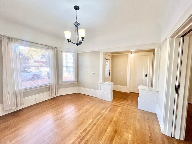Building Photo - Very Nice 2/2 in Midtown Sacramento!