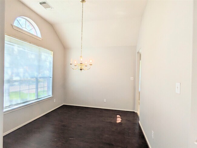 Building Photo - 2410 Ligustrum Flower Dr