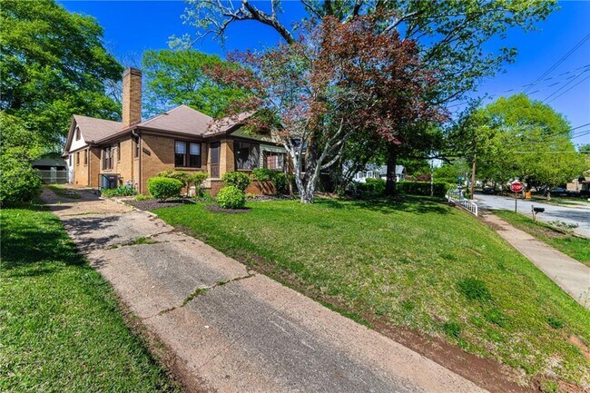 Foto del edificio - 1029 Katherwood Dr SW