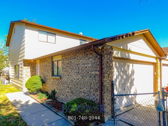 Foto del edificio - 8261 Ivy Dr