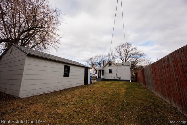 Building Photo - 8242 Maxwell Ave