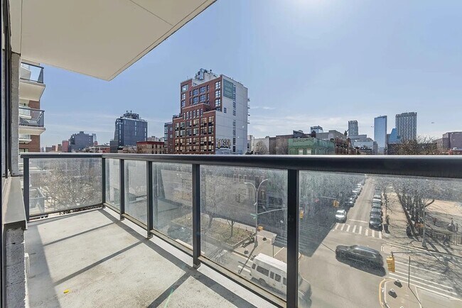 Foto del edificio - 250 E Houston St