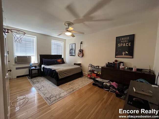 Foto del edificio - 95 Longwood Ave