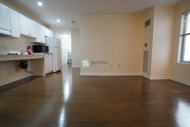 Building Photo - 40 Boylston St