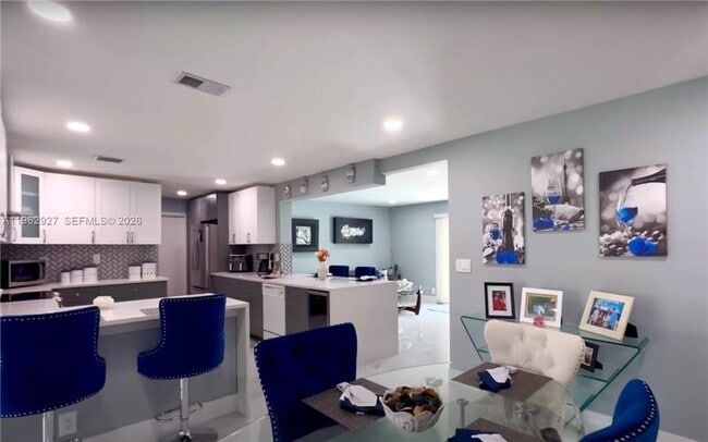 Building Photo - 8275 Shadow Wood Blvd